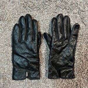 Women’s leather gloves.